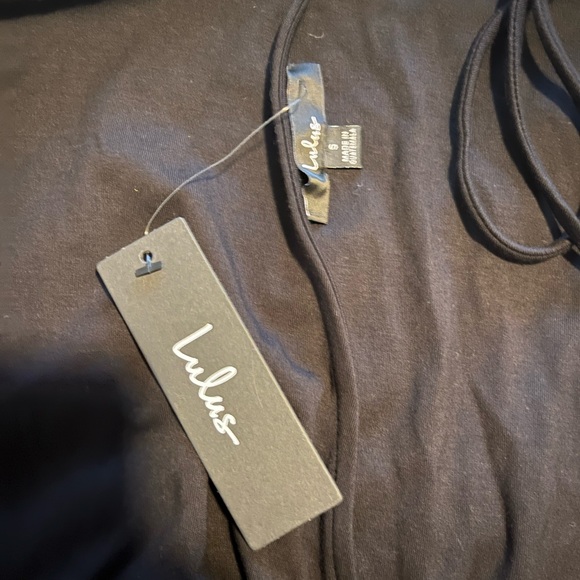 Lulu’s black bell sleeve open back with tie Romper - Picture 2 of 4